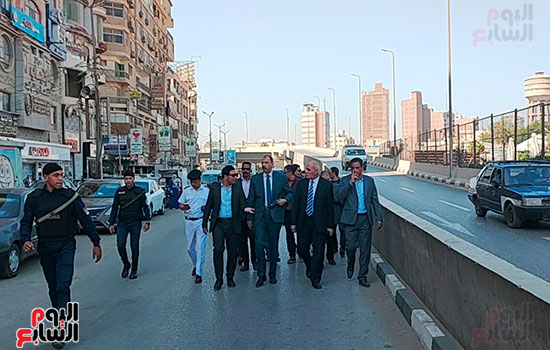 المحافظ – ونائبه – في الشارع المحافظ – ونائبه – في الشارع