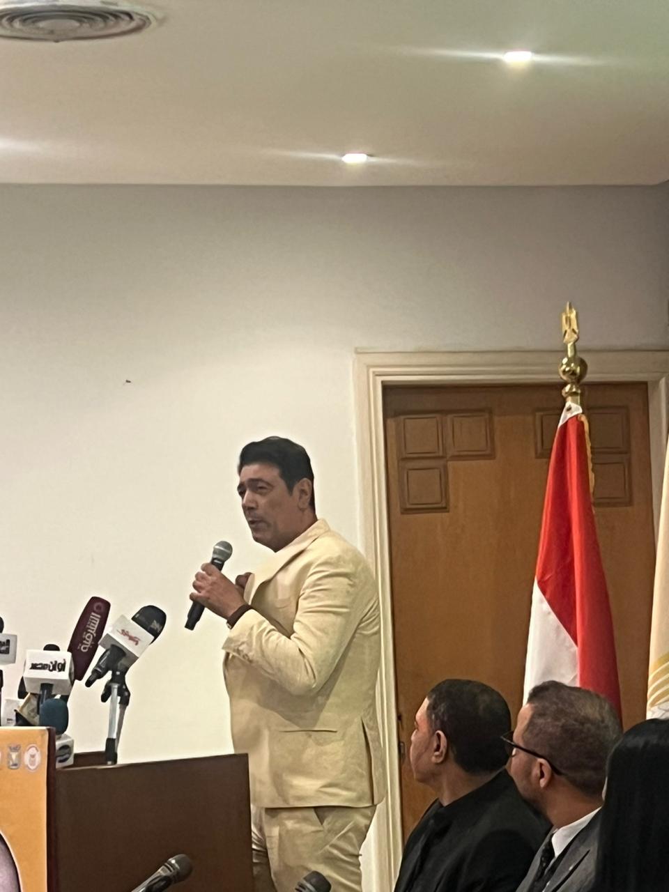 أحمد وفيق رئيس لجنة تحكيم مسابقة مسرح الشارع بمهرجان شرم الشيخ للمسرح الشبابي (2)