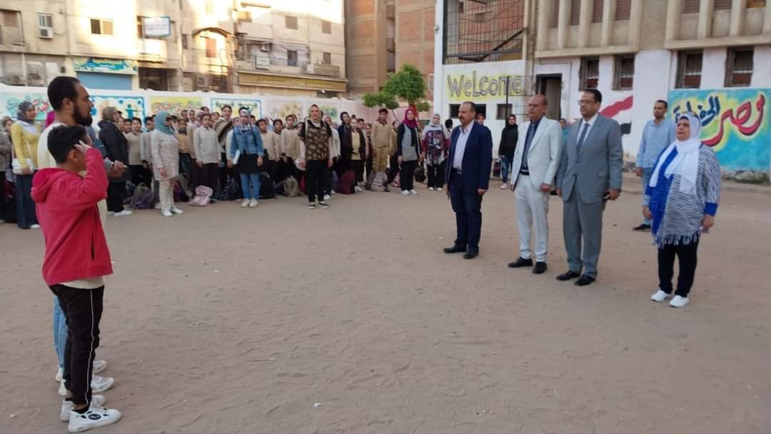 وكيل وزارة التربية والتعليم يشهد طابور الصباح