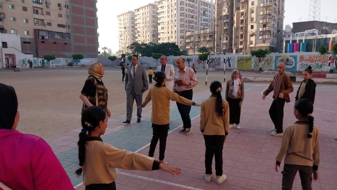 الطلاب يمارسون الرياضة