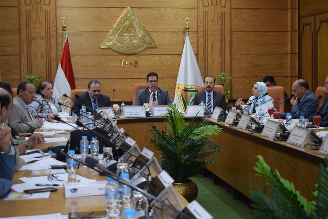 خلال مجلس جامعة بنها خلال مجلس جامعة بنها