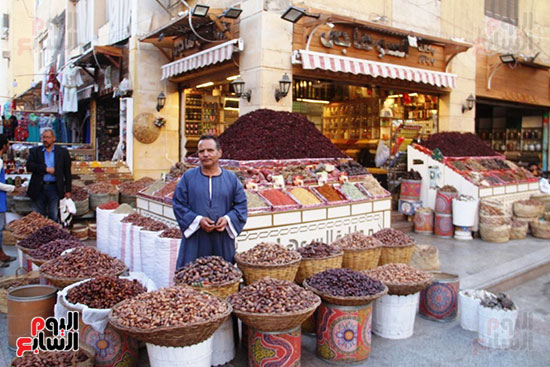 التجارة في سوق أسوان التجارة في سوق أسوان