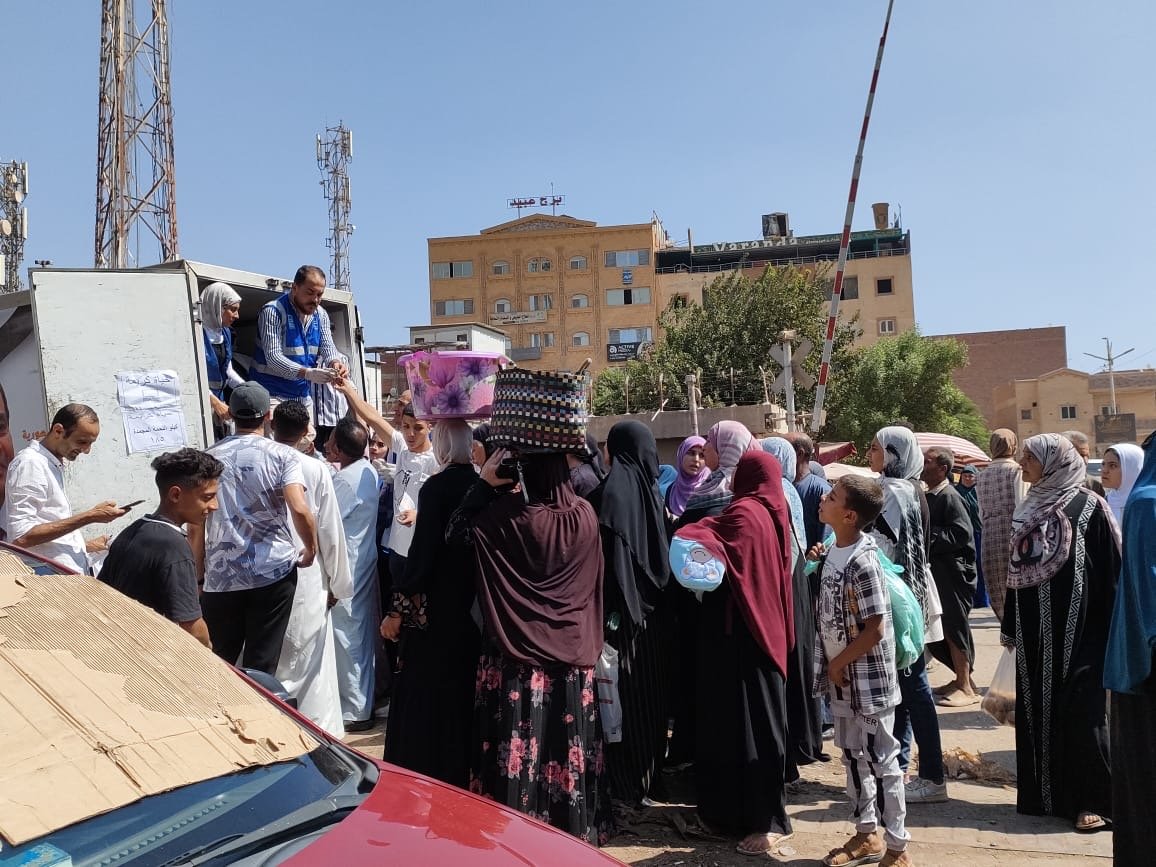 اقبال كبير على منافذ حياة كريمة