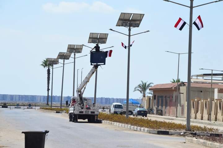 تركيب الأعلام في المدينة تركيب الأعلام في المدينة