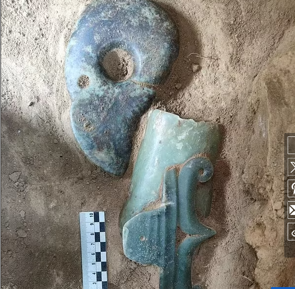 القطع الاثرية