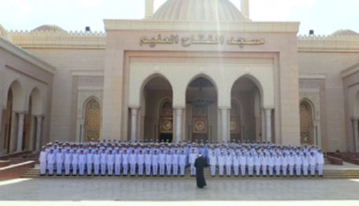 طلاب أكاديمية الشرطة أمام مسجد الفتاح العليم