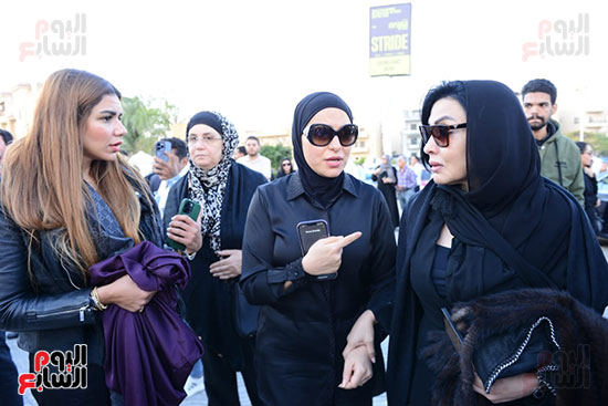 تشييع والدة الإعلامية مفيدة شيحة (4)
