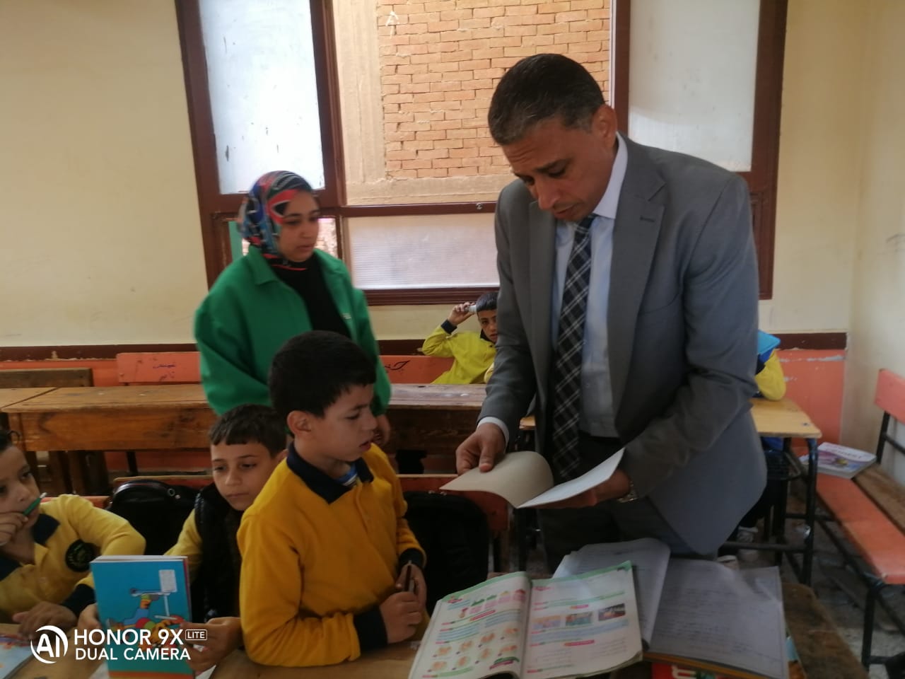 مدير تعليم الجيزة يتابع انتظام العملية التعليمية