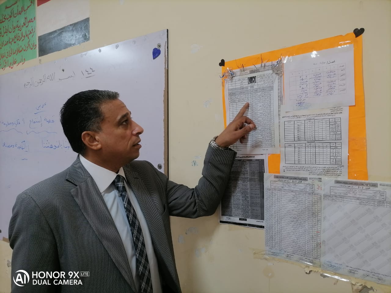 دير تعليم الجيزة يتفقد الفصول الدراسية