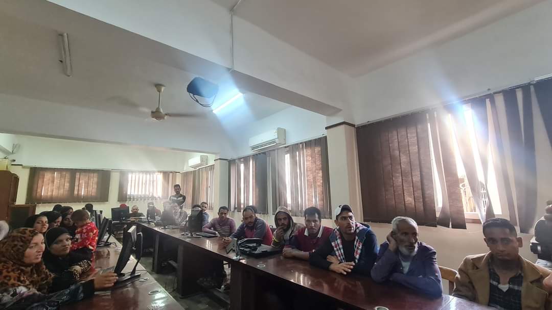 أثناء الاجتماع مع النباشين