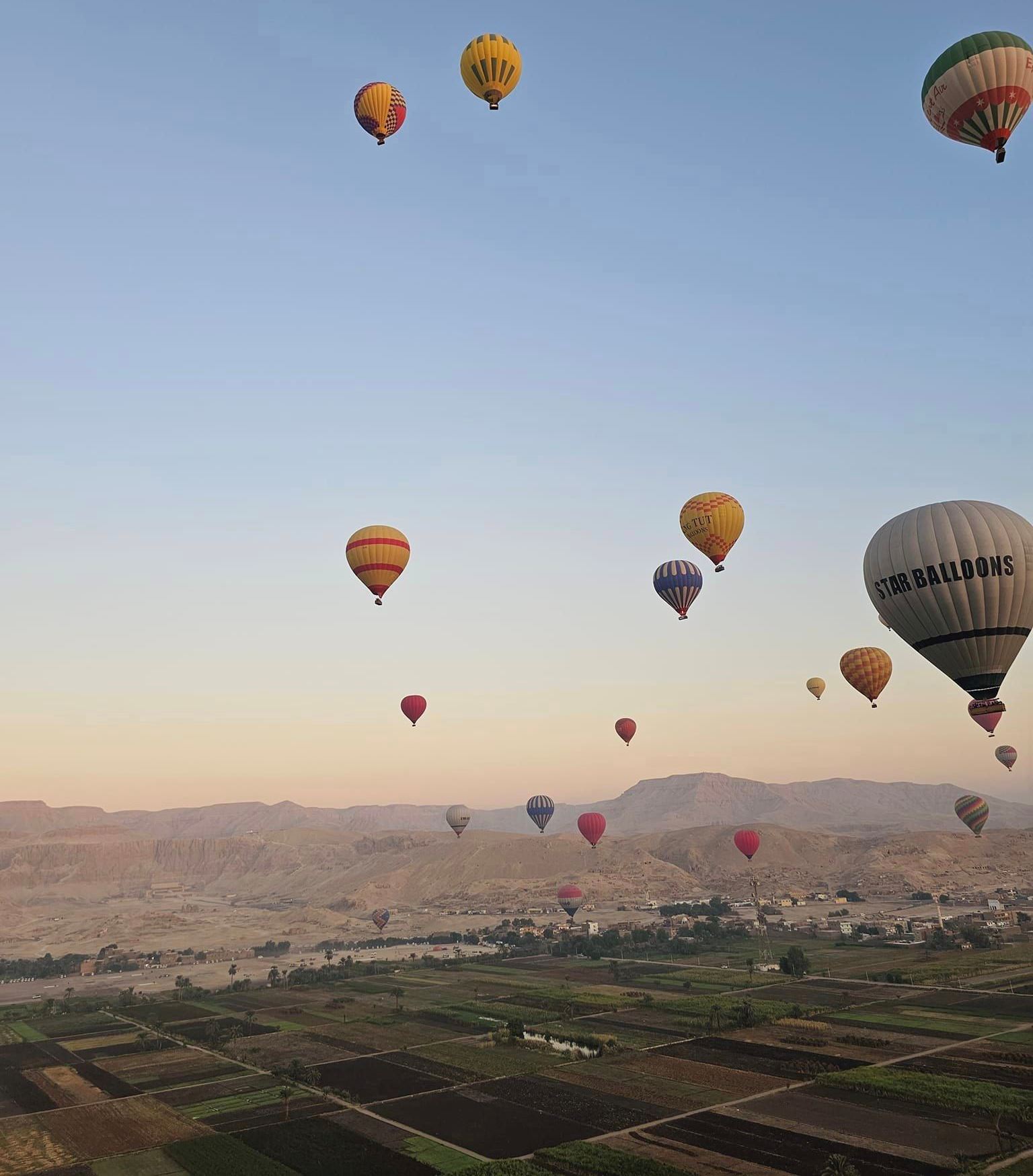 الأقصر تشهد تحليق 85 رحلة بالون طائر على متنها 2000 سائح