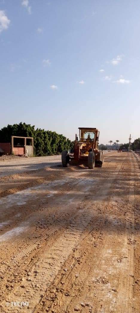 نائب محافظ الجيزة يتابع ميدانيا مشروع رصف طريق جسر الصليبة