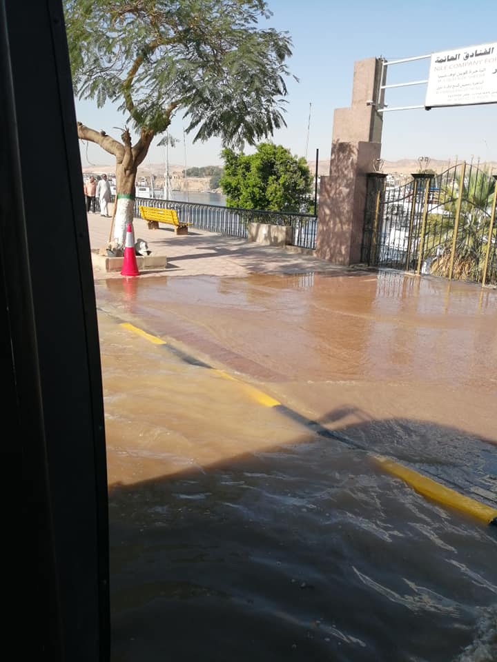 فاضت المياه على الكورنيش القديم فاضت المياه على الكورنيش القديم