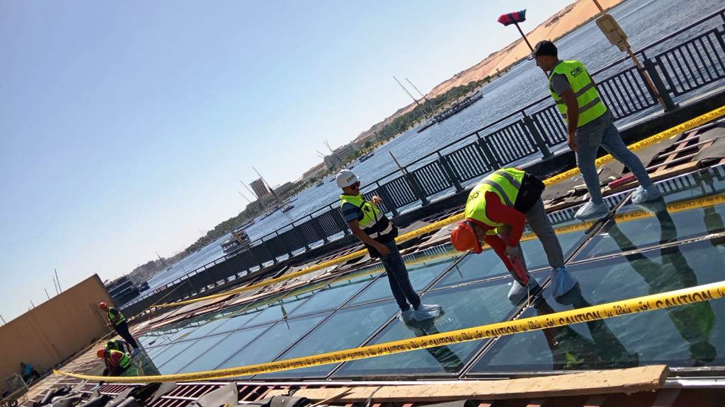 تركيب الممشى الزجاجي بأسوان تركيب الممشى الزجاجي بأسوان