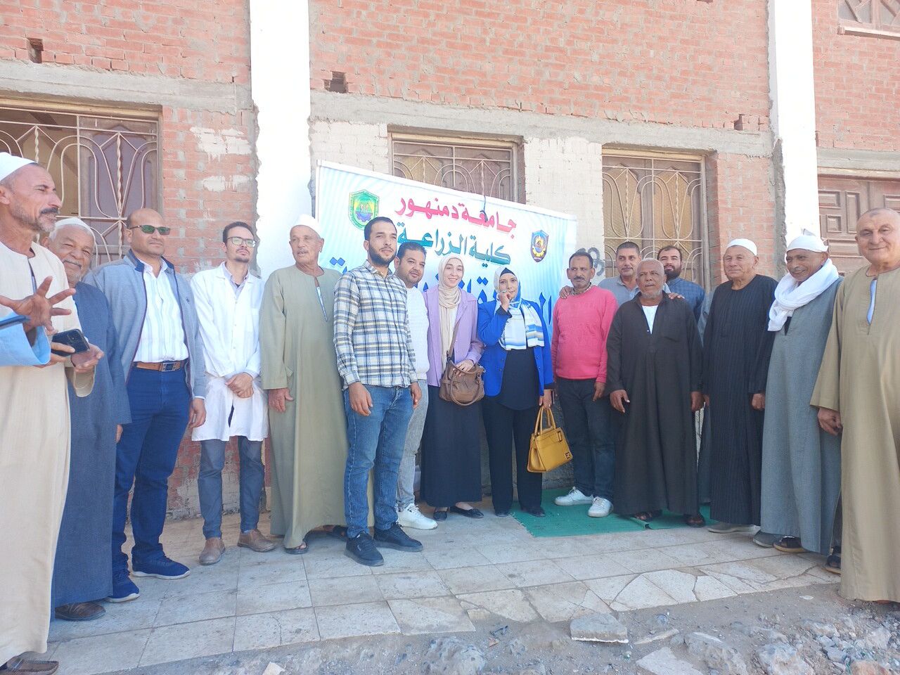     مشاركة جامعة دمنهور في مبادرة بداية (11)