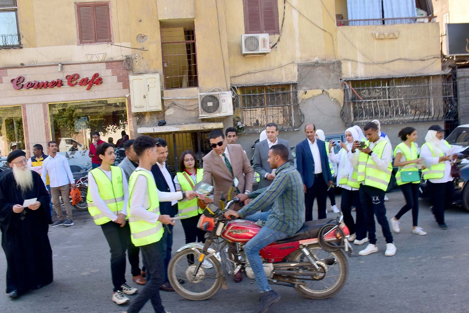 ظواهر تواجه سلوك الدراجات النارية بشوارع الأقصر