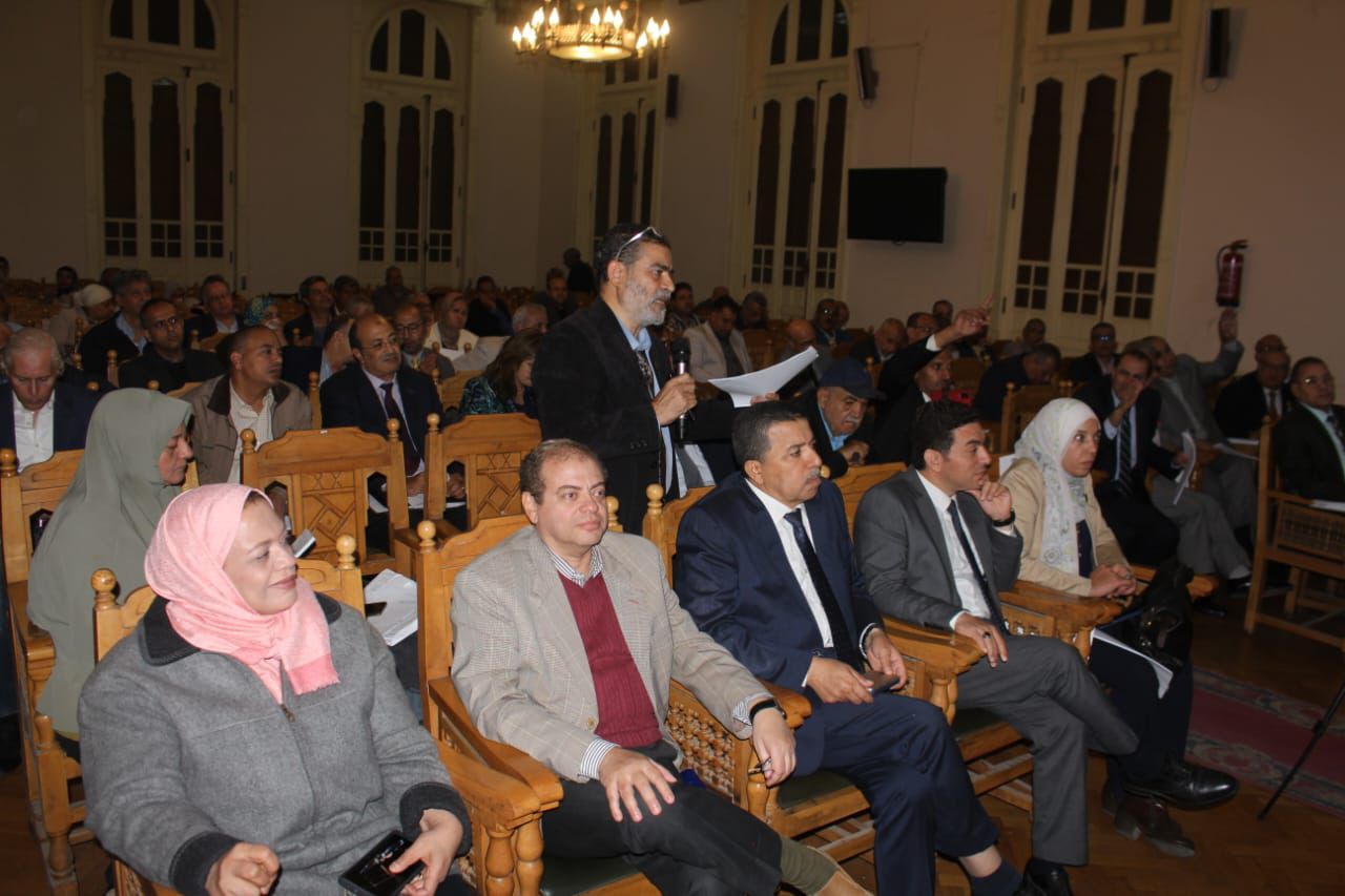 جانب من الندوة جانب من الندوة