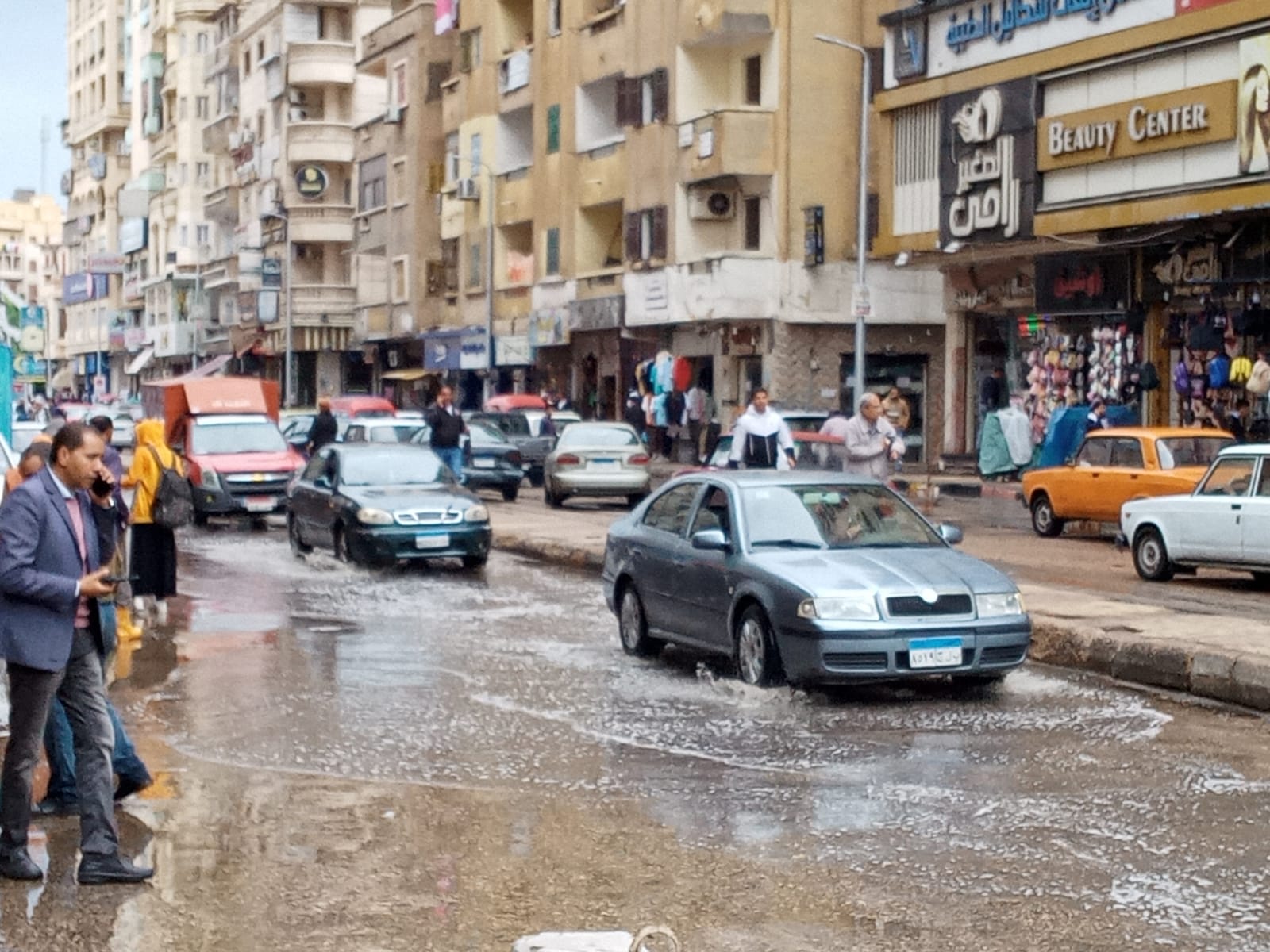 أمطار غزيرة على البحيرة.. وطوارئ تحسببا لسوء الأحوال الجوية أمطار غزيرة على البحيرة.. وطوارئ تحسببا لسوء الأحوال الجوية