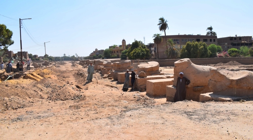 العمل خلال ترميمات وتطوير طريق الكباش