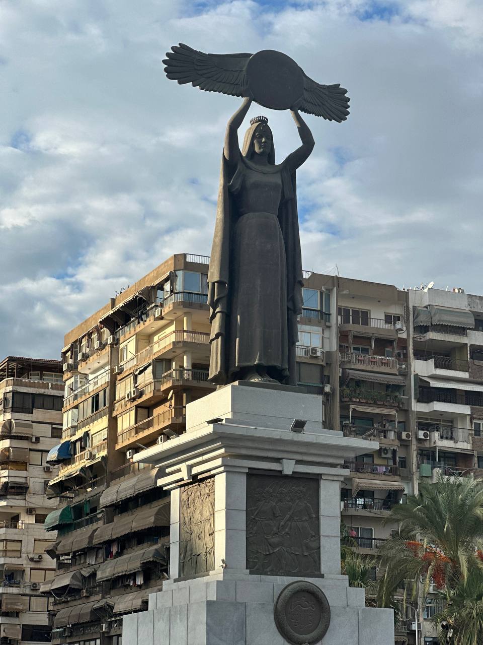 تمثال أم الدنيا بميدان مصر تمثال أم الدنيا بميدان مصر