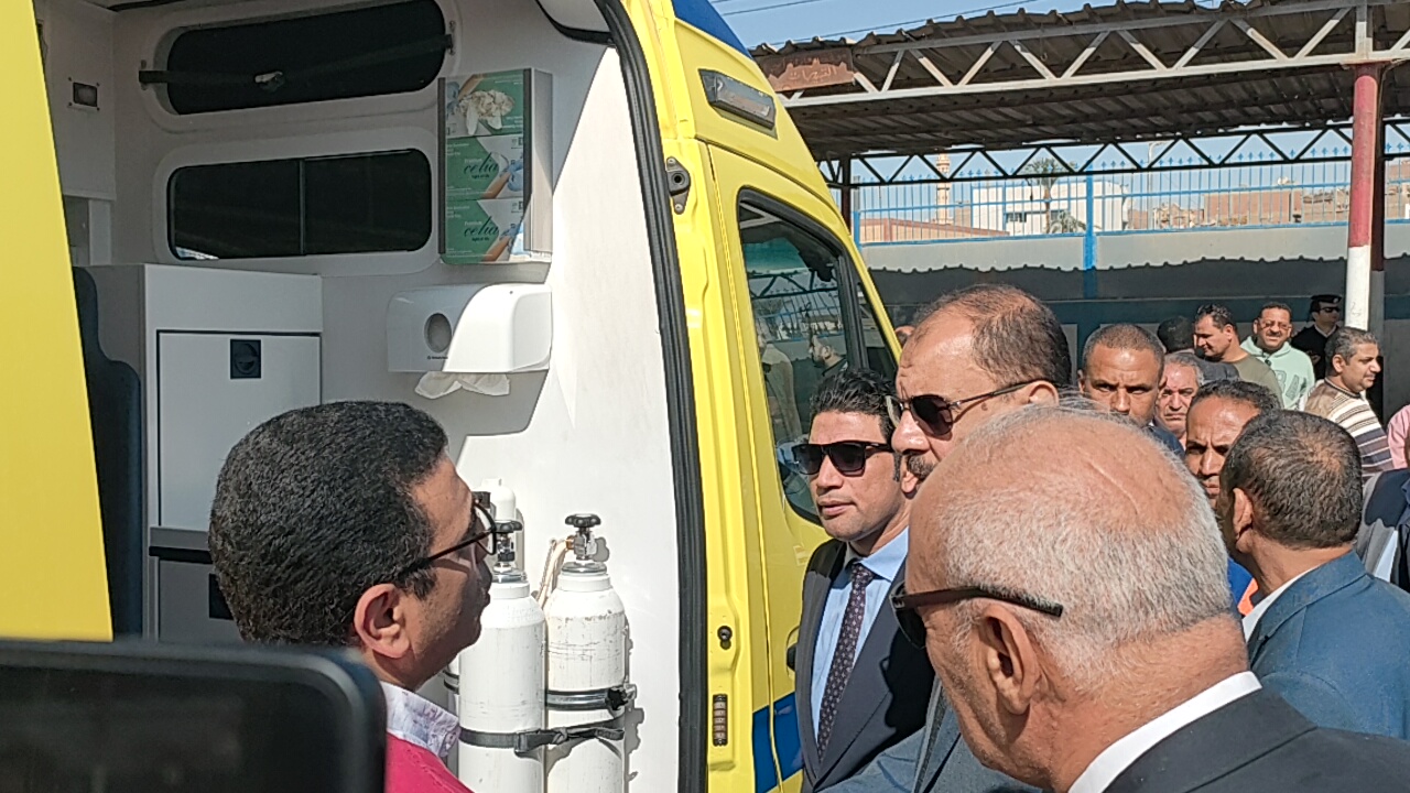 المحافظ يتفقد جاهزية سيارات الإسعاف المحافظ يتفقد جاهزية سيارات الإسعاف
