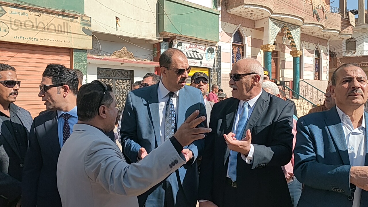 المحافظ والأمين العام ومناقشة مع رئيس مدينة جهينة المحافظ والأمين العام ومناقشة مع رئيس مدينة جهينة