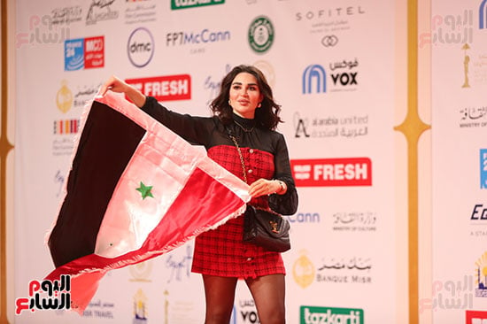 الفنانة السورية سارة نخلة