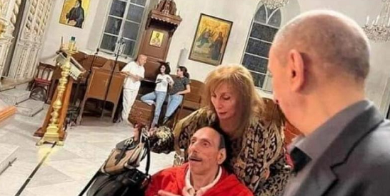 فيروز تعتنى بنجلها هلي فيروز تعتنى بنجلها هلي