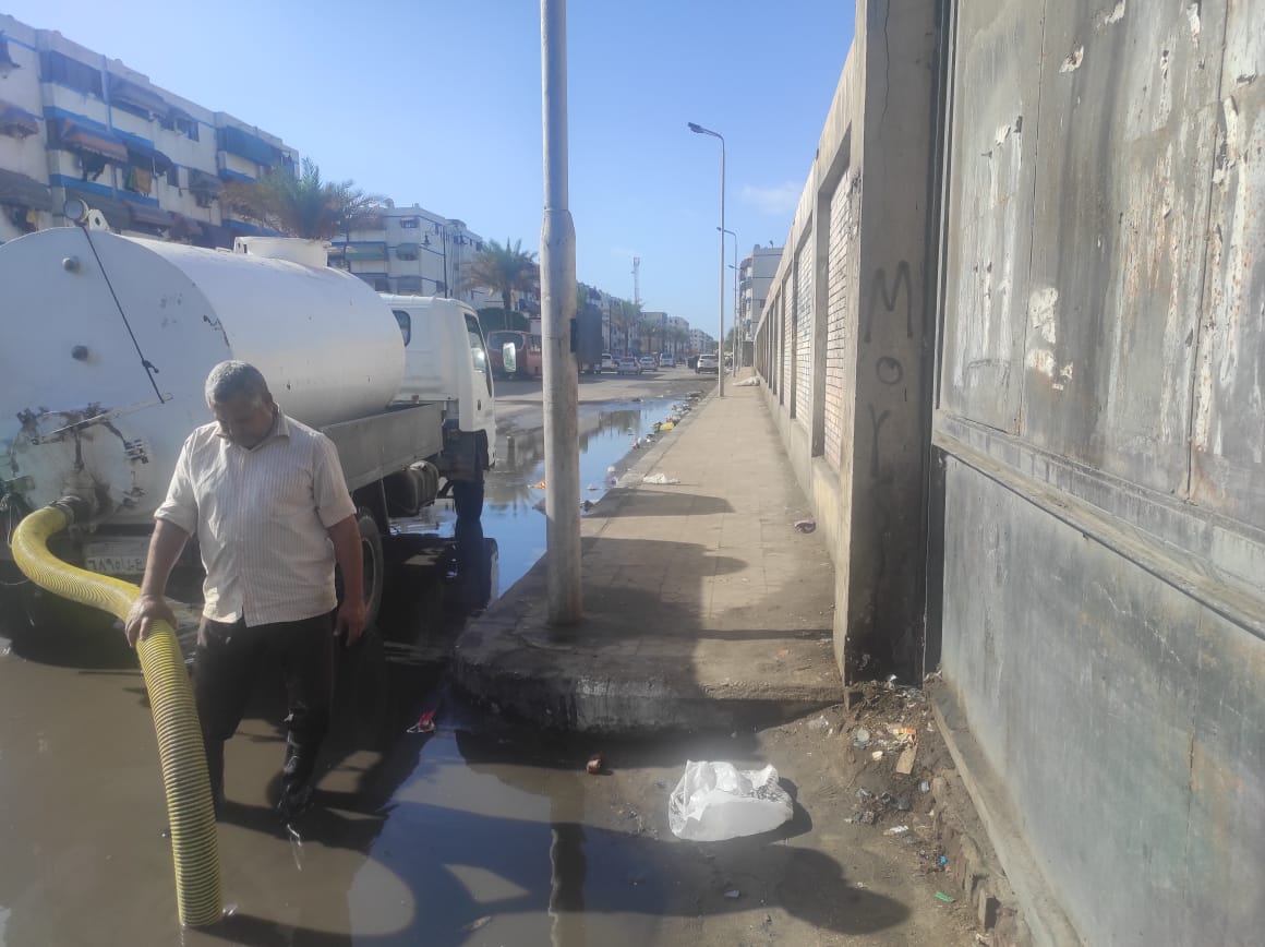 رفع المياه من الشوارع