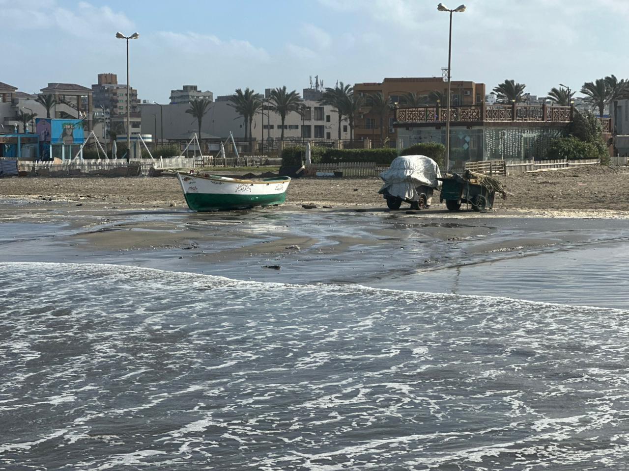 المراكب علي ساحل البحر