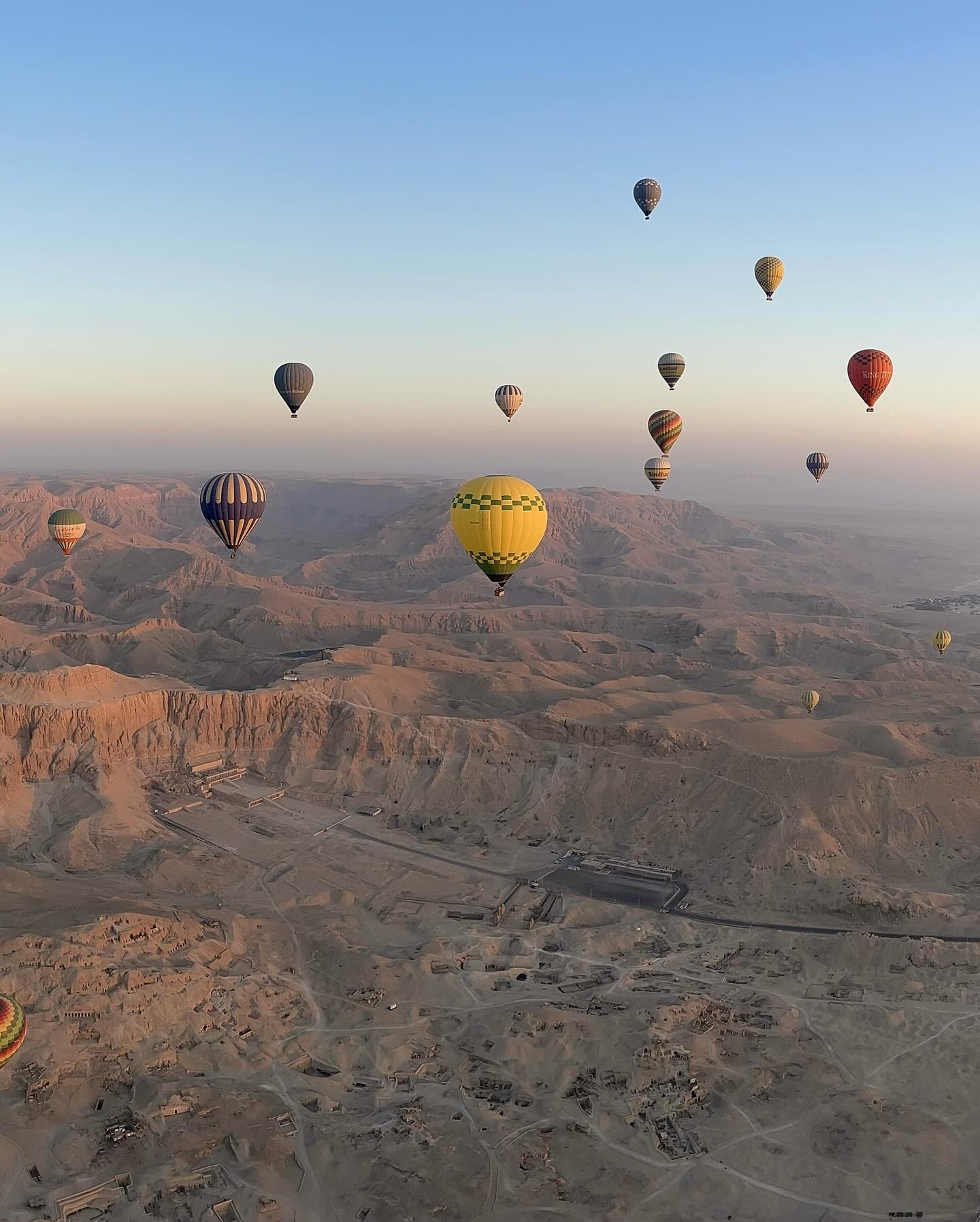 سماء الأقصر تشهد تحليق 1700 سائح في سماء الحضارة الفرعونية