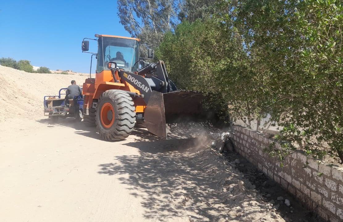 جانب من ازالة الحالات الغير جادة على أملاك الدولة بالطود