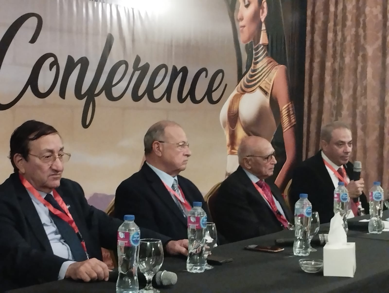 أطباء النساء وحديثي الولادة أطباء النساء وحديثي الولادة