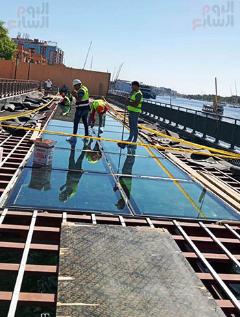 الأرضية-الزجاجية