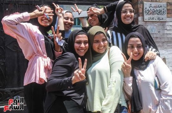طالبات في الثانوية العامة
