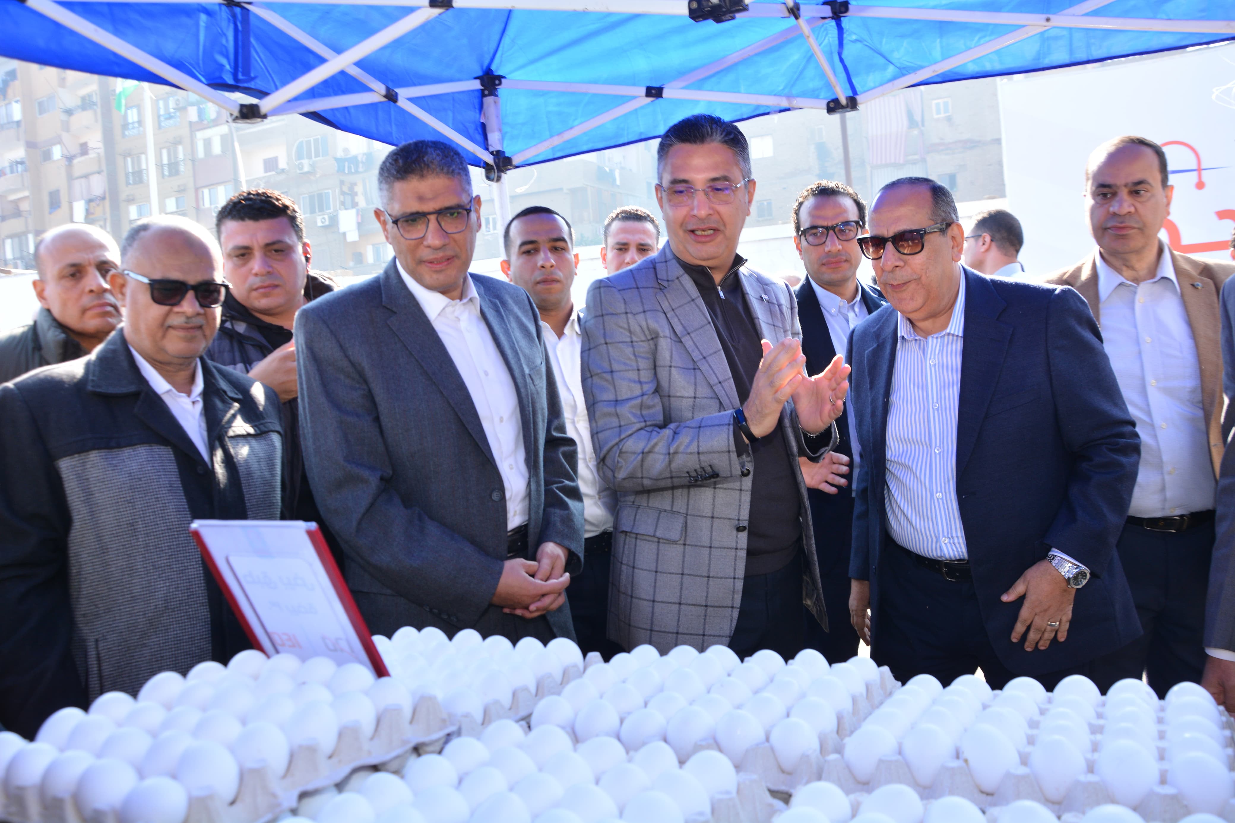 وزير التموين ومحافظ الجيزة يتابعان أسعار البيض وزير التموين ومحافظ الجيزة يتابعان أسعار البيض
