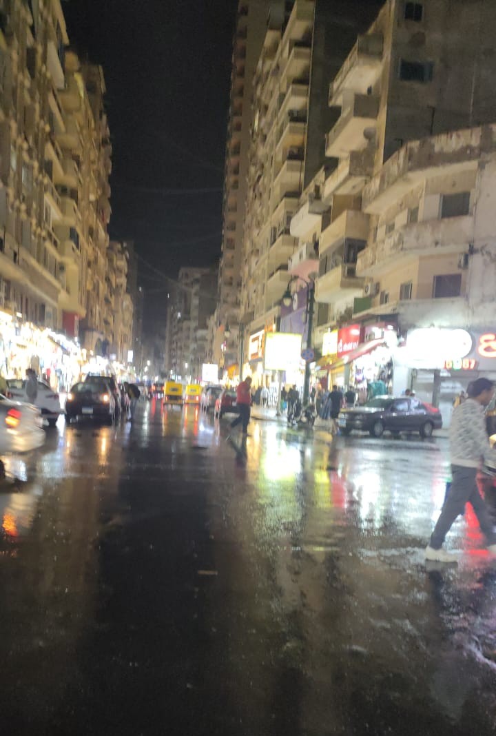 سقوط أمطار على شرق الإسكندرية الآن