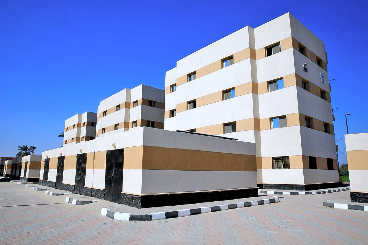 الوحدات والحظائر الملحقة الوحدات والحظائر الملحقة