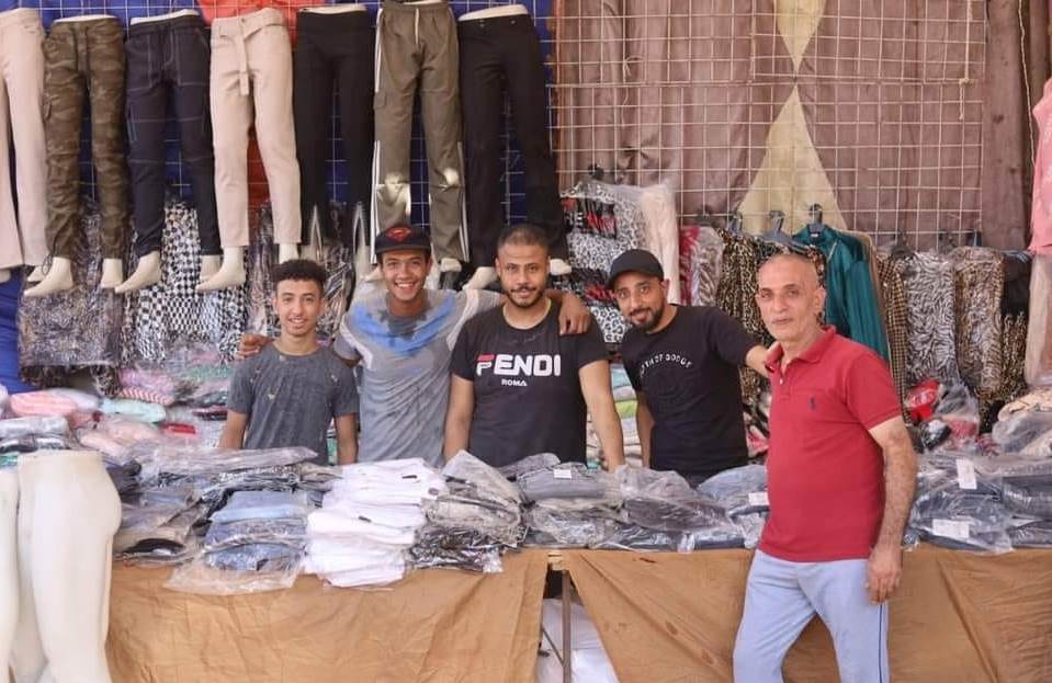 الحراب الطازجة ومحلات البائعين حول دير القديس جورج الحراب الطازجة ومحلات البائعين حول دير القديس جورج