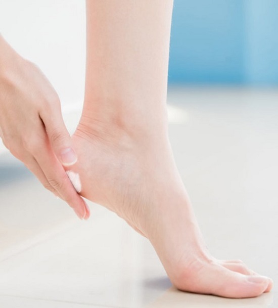 وصفات طبيعية لنعومة الكعب وصفات طبيعية لنعومة الكعب