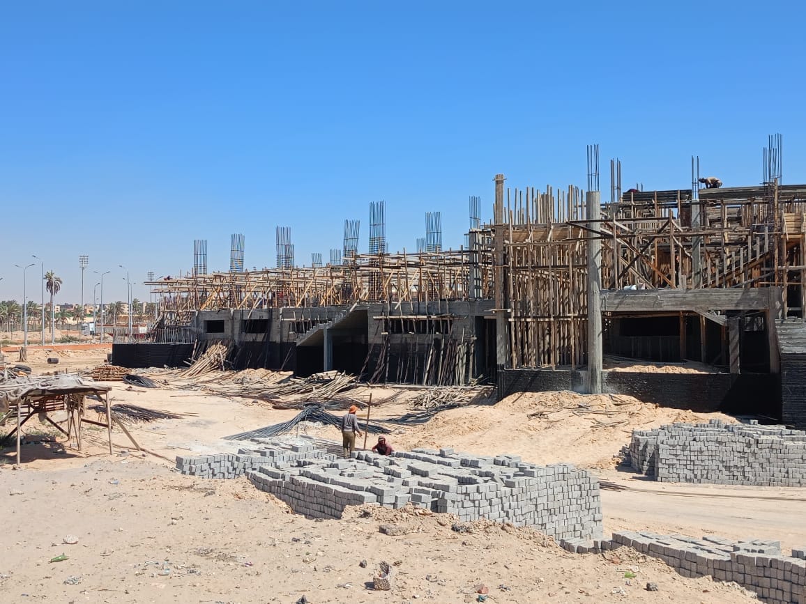 ويستمر العمل لبناء سوق حديث ويستمر العمل لبناء سوق حديث