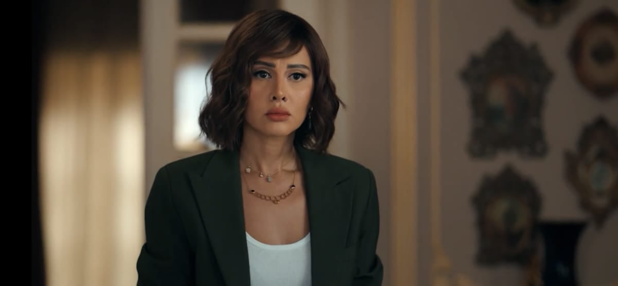 Yasmine Raees is accused in an embezzlement case in the first episode of Secret Number (3)