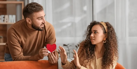 علاقات عاطفية