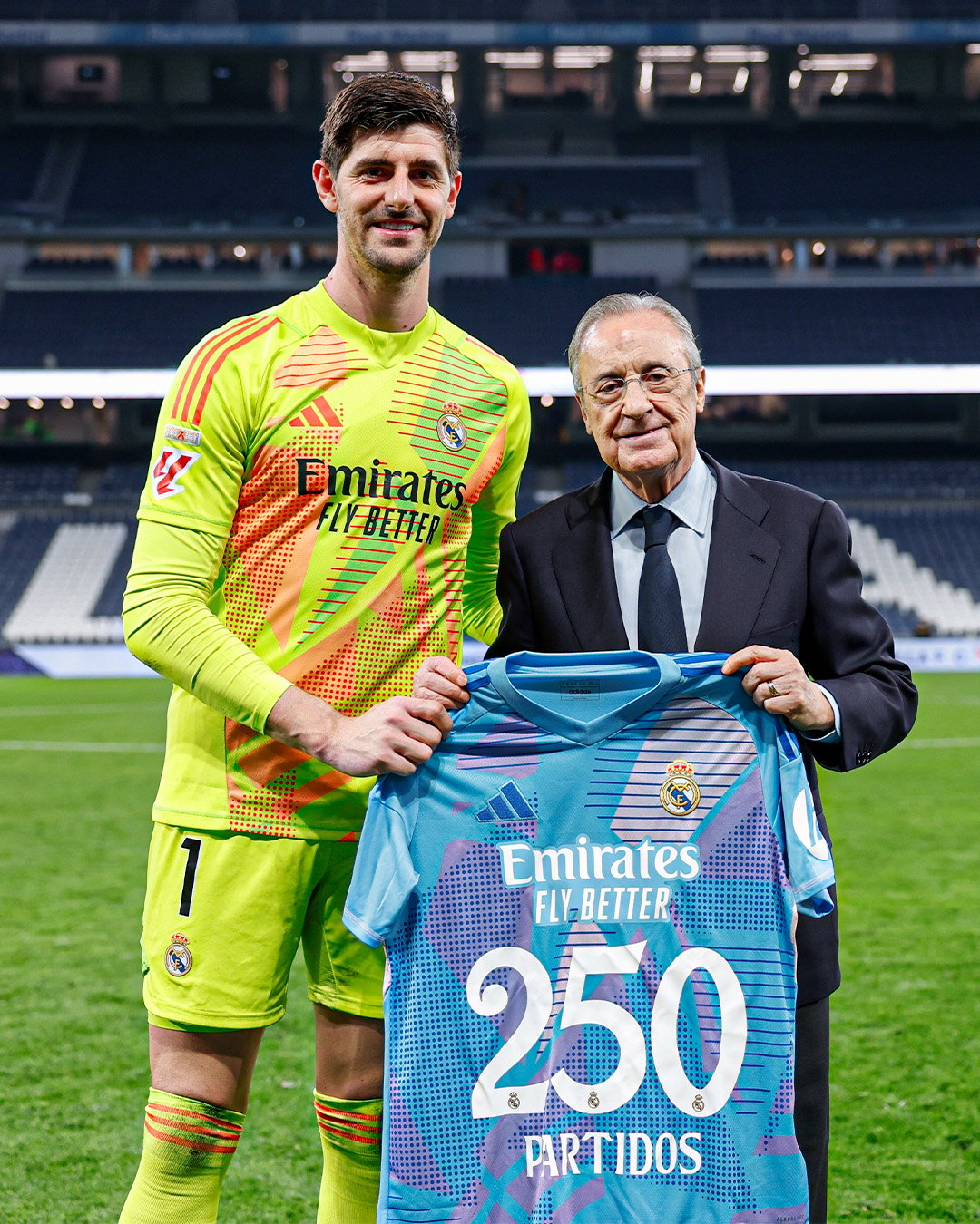 ريال مدريد يحتفل بوصول كورتوا للمباراة 250