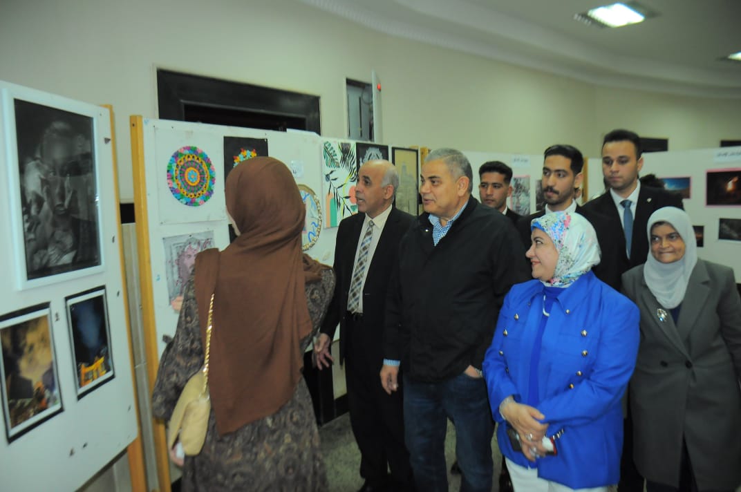 رئيس جامعة كفرالشيخ يتفقد المعرض