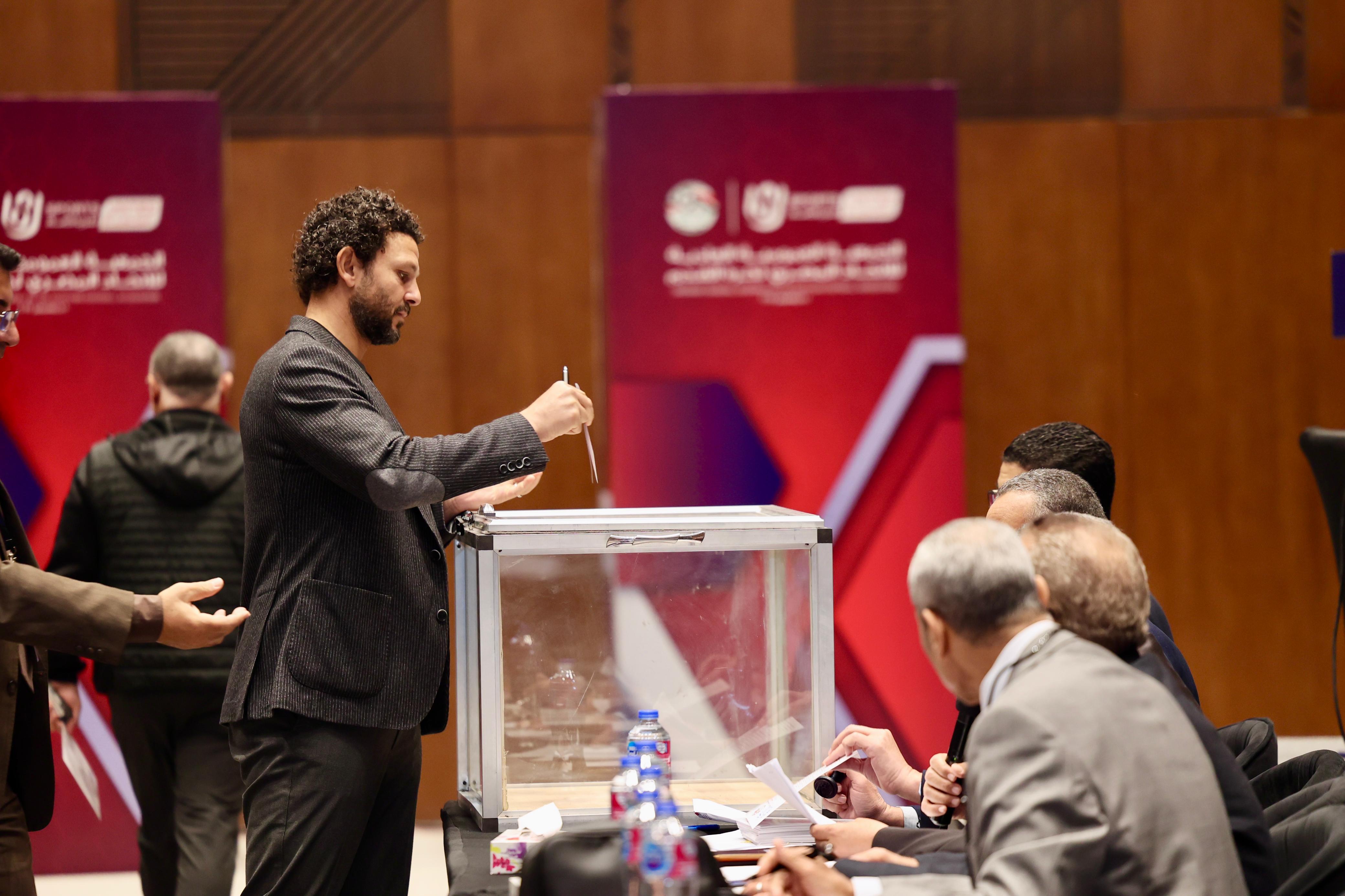 حسام غالي ممثل الاهلي