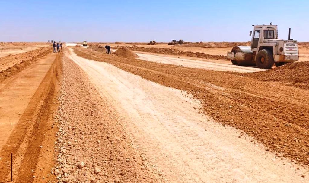 اعمال تسوية وتجهيز طريق سيوة للرصف الخرساني اعمال تسوية وتجهيز طريق سيوة للرصف الخرساني