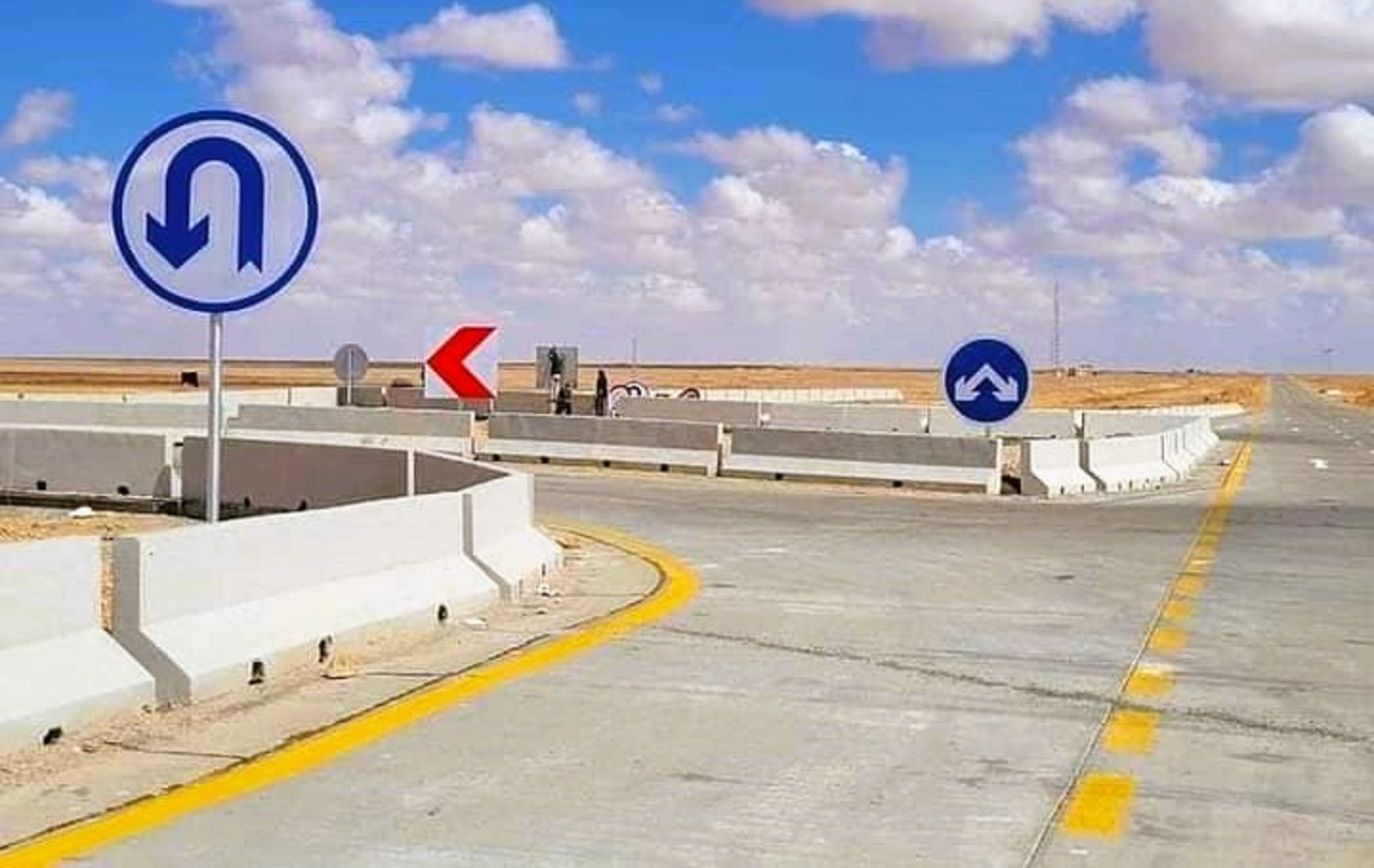 تطوير وازدواج طريق سيوة إضافة كبيرة لشبكة الطرق تطوير وازدواج طريق سيوة إضافة كبيرة لشبكة الطرق