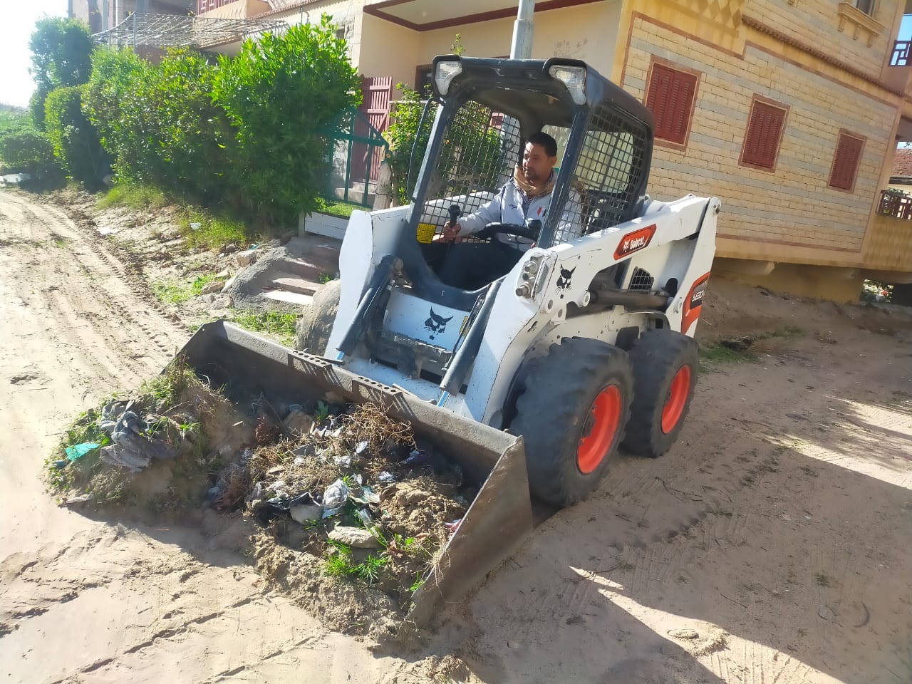 رفع المخلفات بمصيف بلطيم