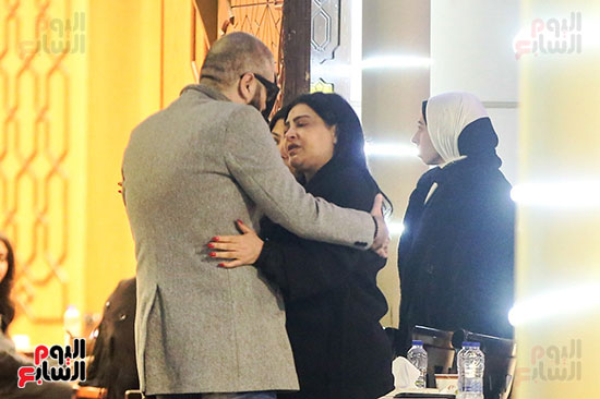 الفنانة بدرية طلبة تستقبل العزاء